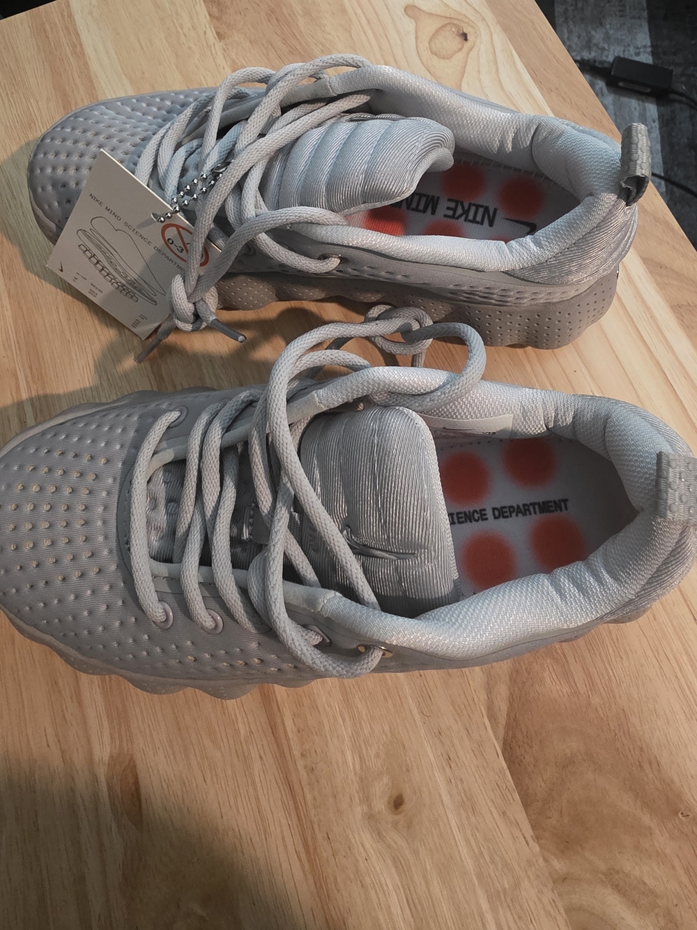 New Nike Minds 002 Light Grey Breathable Lace-Up Sneakers